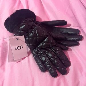 UGG Black Quilted Mittens NWT
